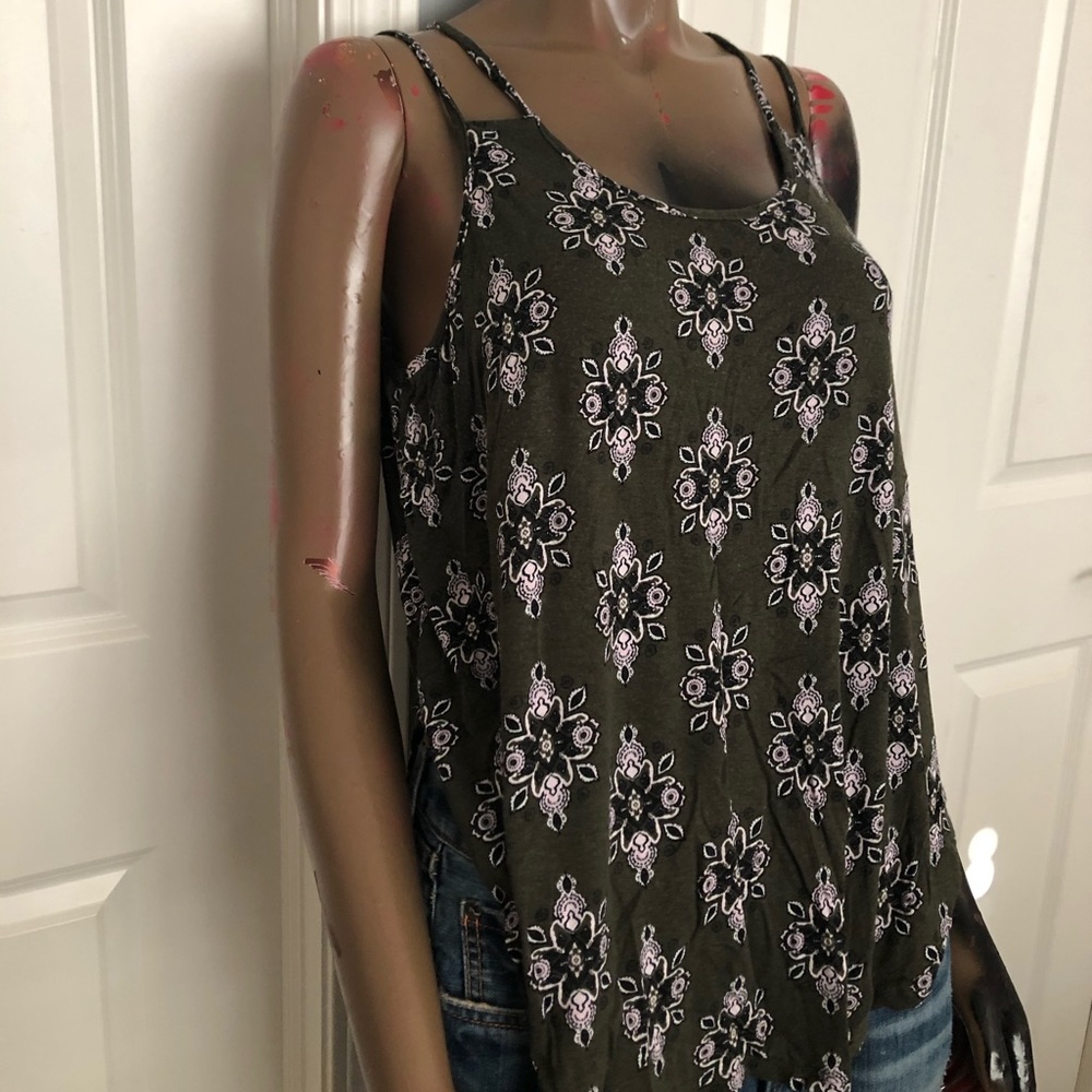 army green tank top 😍